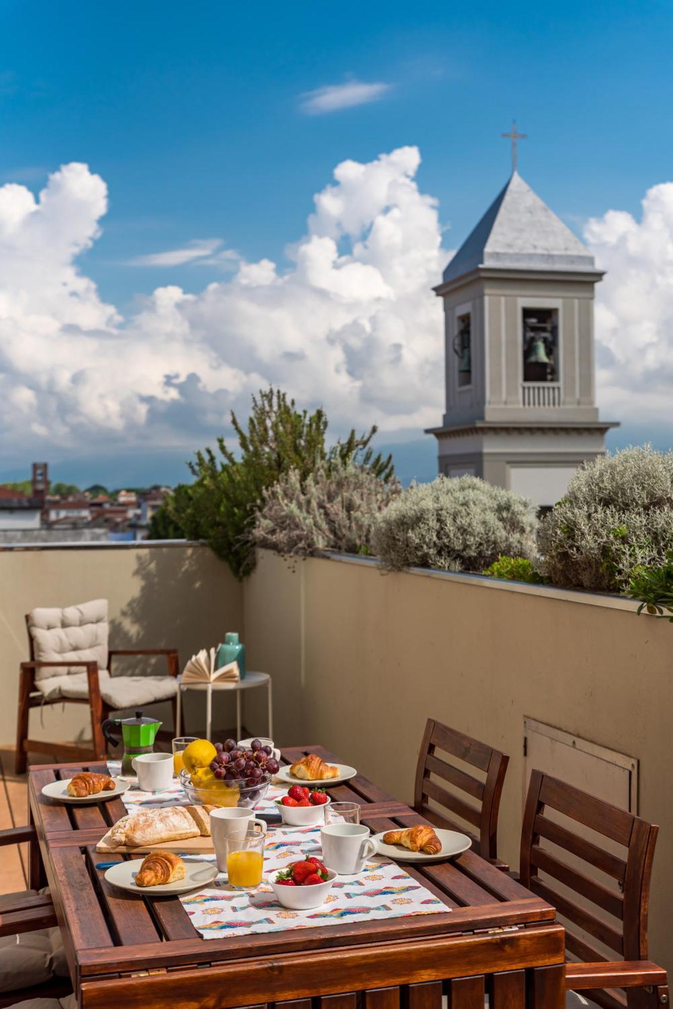Levante Appartamento di pregio, terrazza e vista panoramica sul mare e la città Viareggio Esterno foto