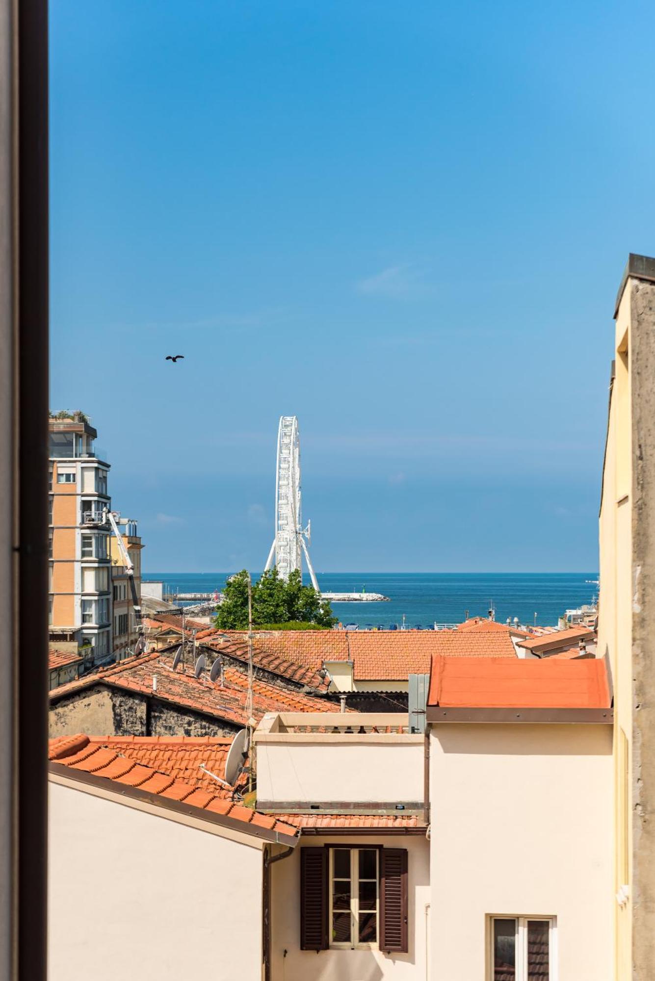 Levante Appartamento di pregio, terrazza e vista panoramica sul mare e la città Viareggio Esterno foto